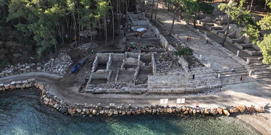 Burayı gören de duyan da Yunanistan’da sanıyor ama yanılıyor! Türkiye’nin gizli hazinesi: Ormanla denizin kucaklaştığı yer 3